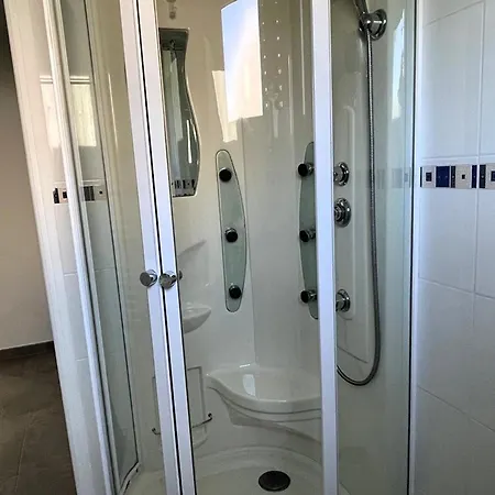 Motte: 2 Pièces Lumineux, 4 Couchages, Parking Privé - Fr-1-790-35 *